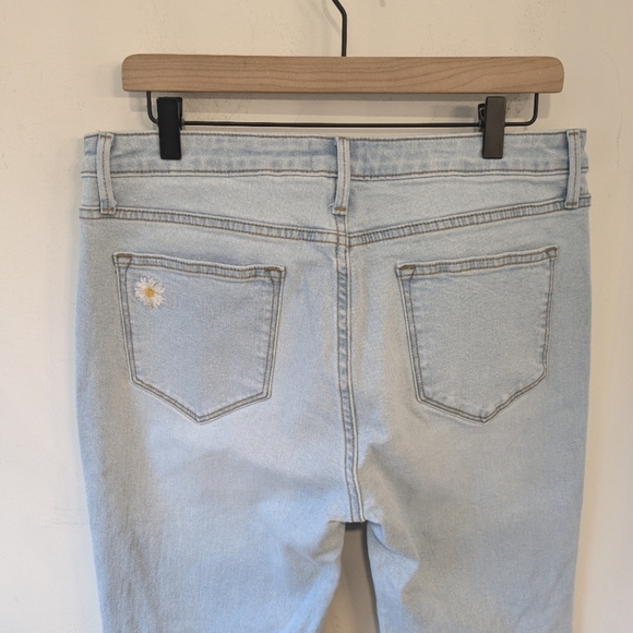 DRIFTWOOD Colette Light Wash Daisy Flower Cuff Jeans Size 12 Inseam 27" - Picture 6 of 9